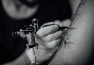 Rewolucja w pielęgnacji tatuażu: Second Skin – wszystko, co musisz wiedzieć
